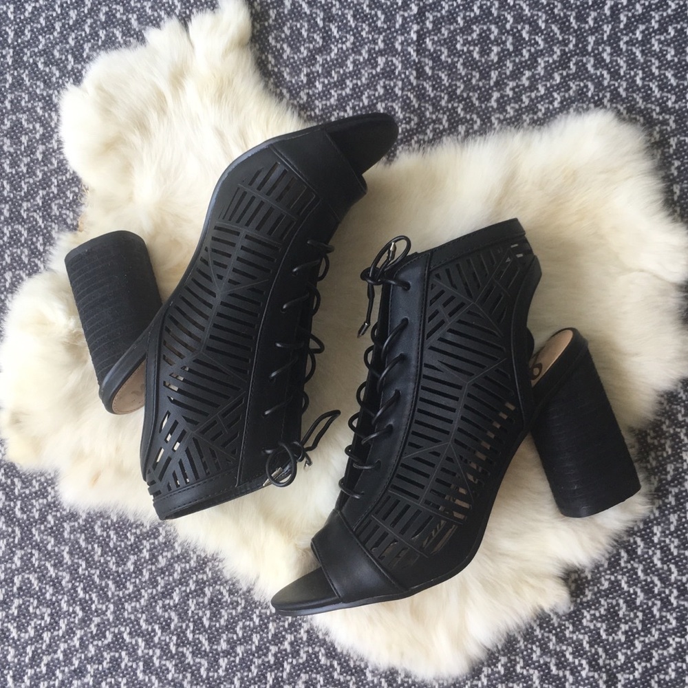Circus by Sam Edelman Laser Cut Shootie Sz 8 NWOT